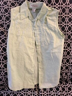 Stephanie Rogers Pale Green Sleeveless Button-Down w Embroidered Yoke